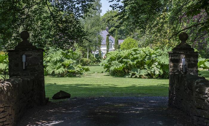 The Cors Country House
